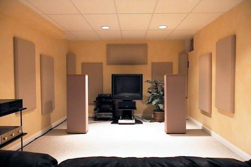 Polycylindrical Diffuser above the screen in Home Theater.